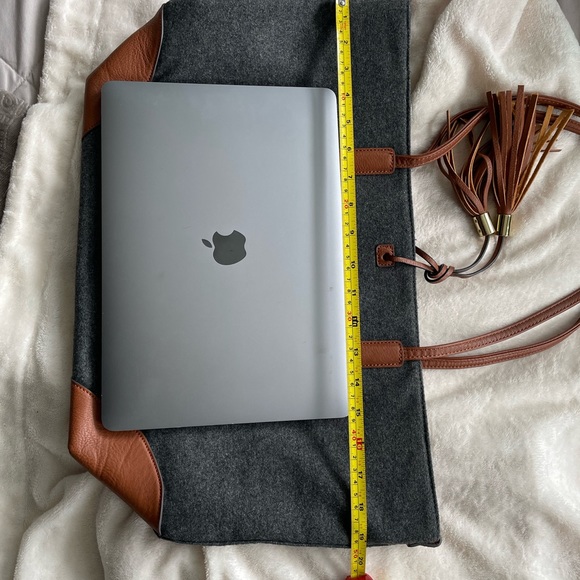 Like New Large Tote (retail $45) - Picture 5 of 5